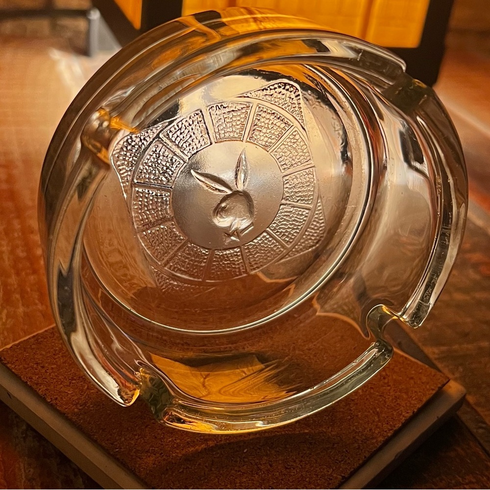 Vintage PLAYBOY CLUB Clear Glass Ashtray with Engraved PLAYBOY BUNNY - Picture 8 of 12